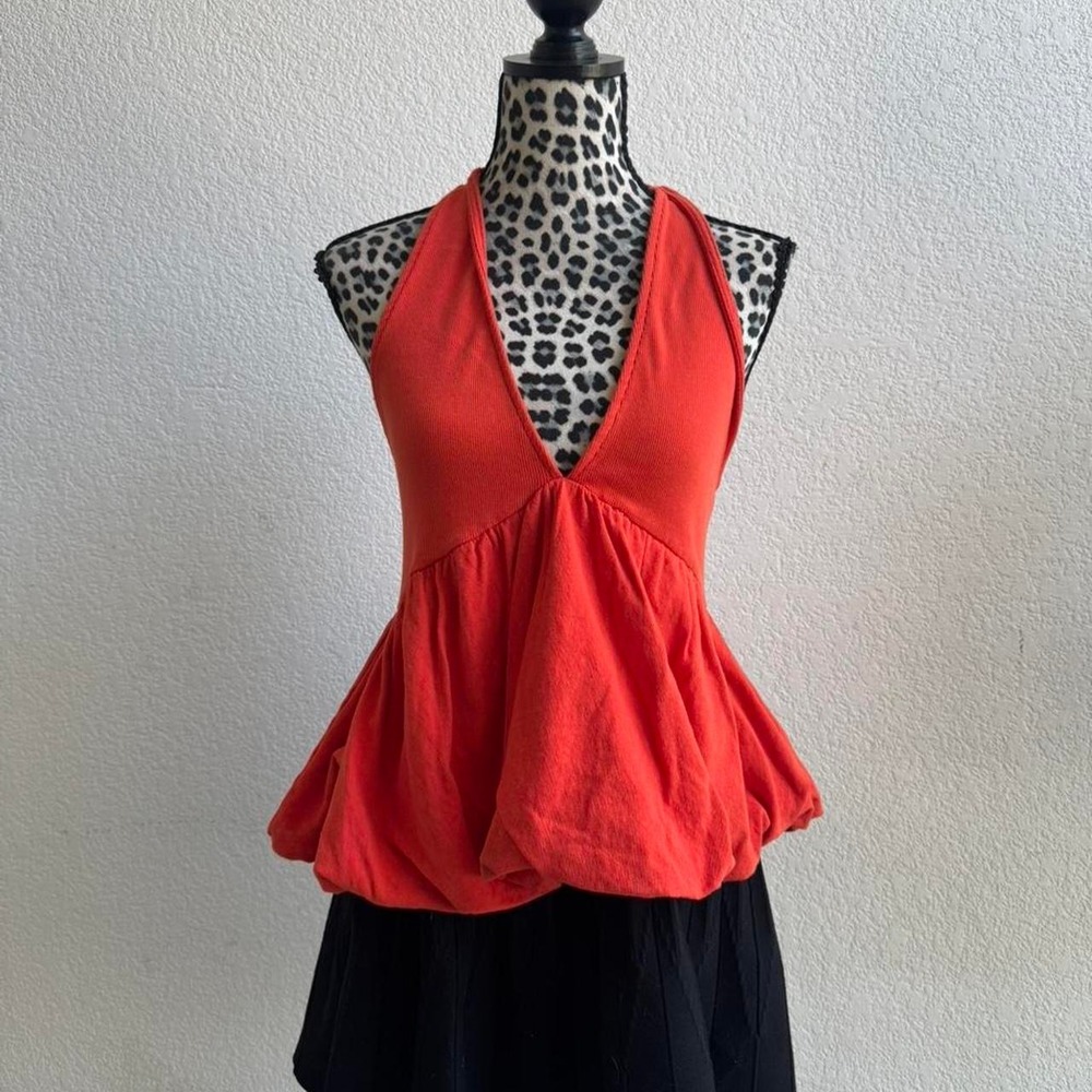 Free-est orange summer top.